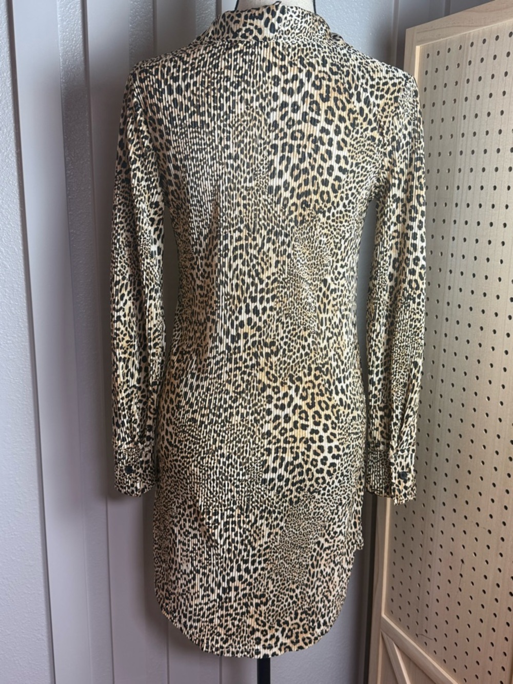 Leopard Print Pleated Button Down Tunic Blouse Small Animal Print workwear Chíc - Picture 4 of 11
